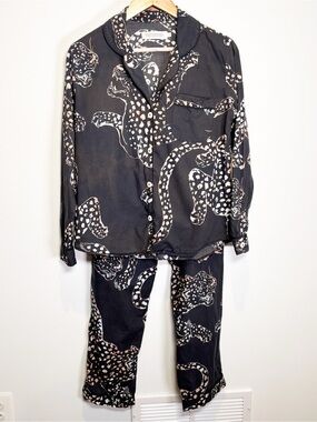 Desmond & Dempsey Leopard Pajamas Set